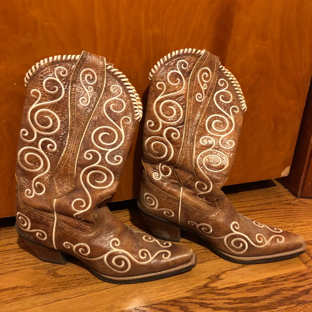 Ariat cowgirl boots distressed